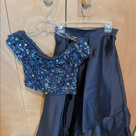 Adriana Papell Beaded Two piece Gown Navy Blue Color Size 4 - Picture 2 of 3